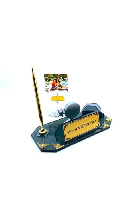 YİĞİTOĞLU DESIGN Premium Özel Tasarım Cam Masa Isimliği O84