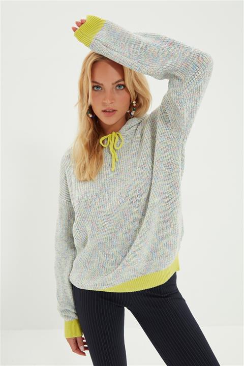 TRENDYOLMİLLA Gri Kapüşonlu Triko Kazak TWOAW22KZ1940