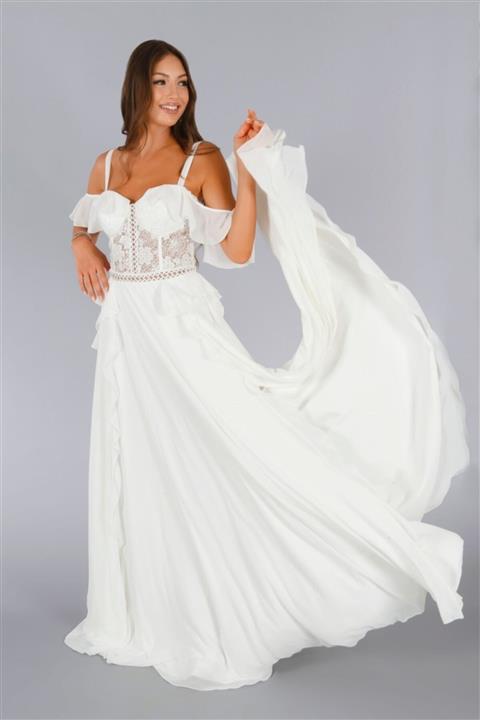 Carmen Kadın Ekru Volanlı Üstü Dantel Yırtmaçlı Abiye Elbise