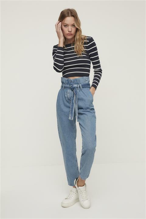 TRENDYOLMİLLA Mavi Kemerli Yüksek Bel Mom Jeans TWOAW22JE0893