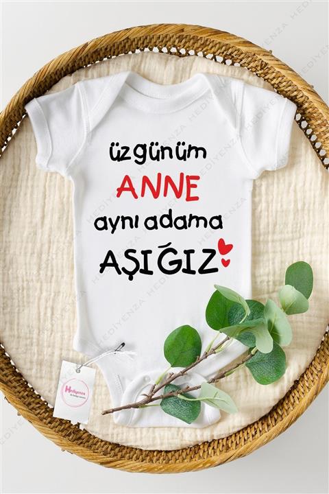 Hediyenza Üzgünüm Anne Aynı Adama Aşığız Baskılı Yarım Kollu Bebek Body & Zıbın
