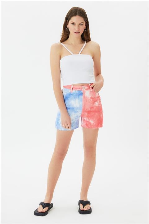 TRENDYOLMİLLA Çok Renkli Batik Yıkamalı Denim Şort TWOSS21SR0460