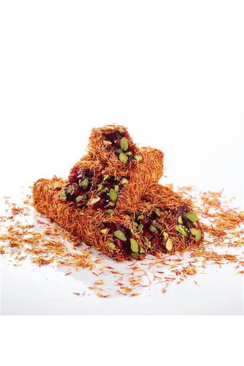 Şekerci Cafer Erol Safran Kaplı Nar Aromalı Antep Fıstıklı Fitil Lokum (1 Kilogram)