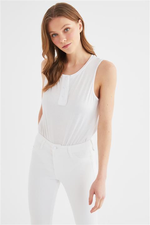 TRENDYOLMİLLA Beyaz Düğme Detaylı Çıtçıtlı Örme Body TWOSS21BD0110
