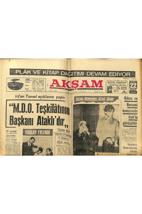 Gökçe Koleksiyon Akşam Gazetesi 22 Şubat 1967 - Marlon Brando Otel Borcunu Amerika Da Verecek
