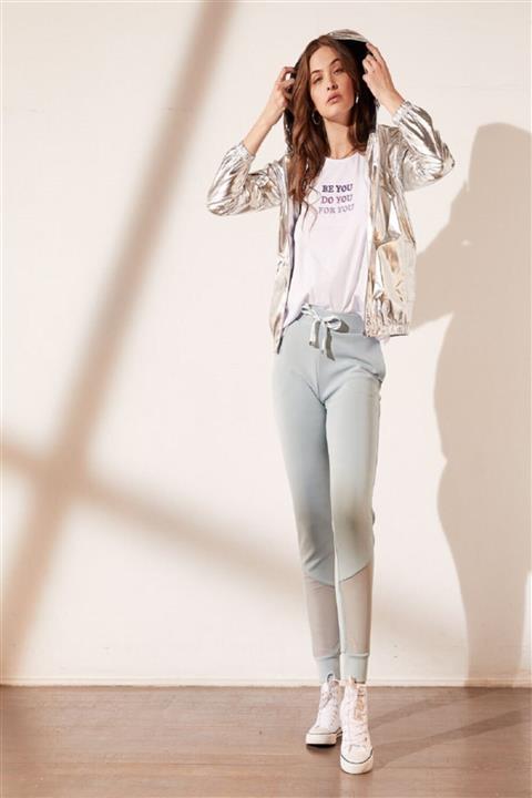 Rayo Kadın Gümüş Varaklı Kapüşonlu Kısa Yağmurluk