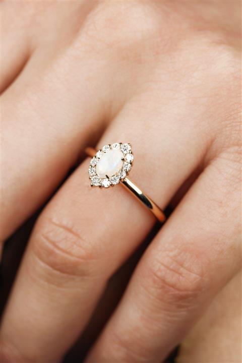 Başbuğ Mücevher 0,85 Karat Pırlantalı Beyaz Safir Yüzük