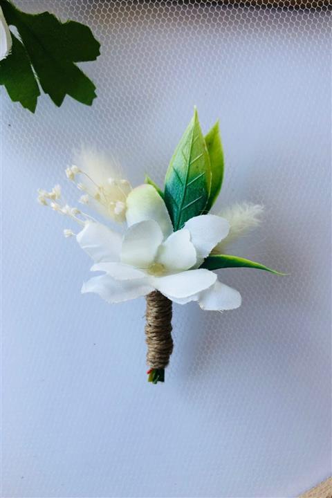 Beyaz Buket Lilya Damat Yaka Çiçeği