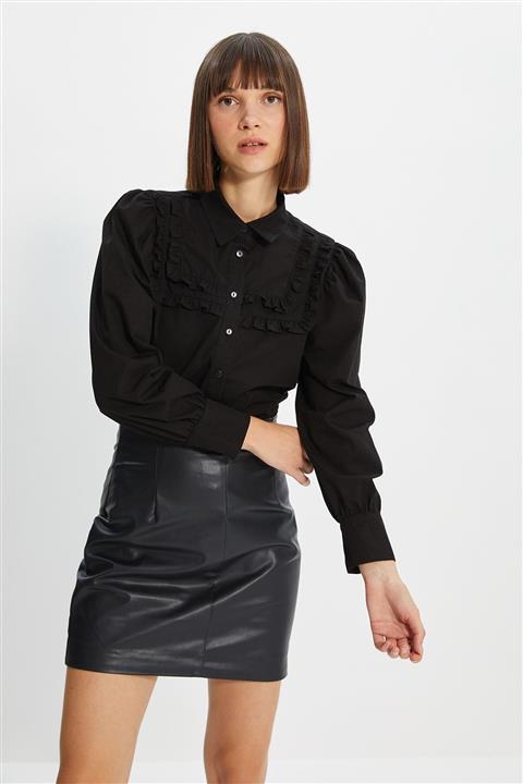TRENDYOLMİLLA Siyah Fırfırlı Gömlek TWOAW22GO0409