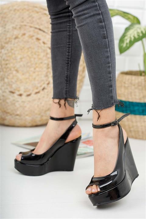 Venüs Cristina Siyah Rugan Dolgu Topuklu Ayakkabı