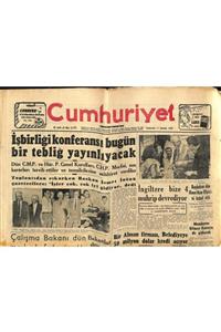 Gökçe Koleksiyon Cumhuriyet Gazetesi 17 Ağustos 1957 - Şam Radyosu Amerikaya Ateş Püskürüyor