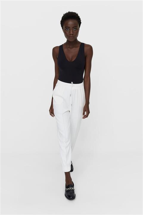 Stradivarius Kadın Beyaz Klasik Kesim Jogger Pantolon 04900637