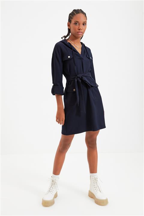 TRENDYOLMİLLA Lacivert Kuşaklı Kapüşonlu Elbise TWOAW22EL0184