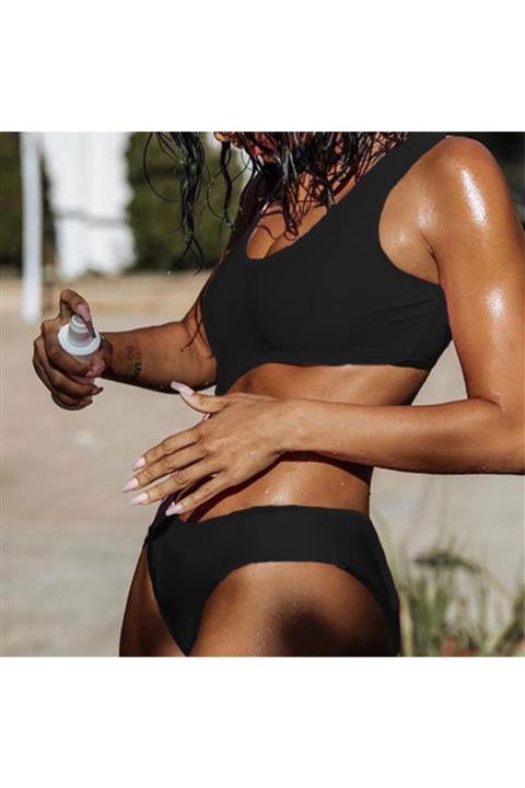 Arzu Kutlay Kadın Siyah Tek Tarafı Açık Mayo