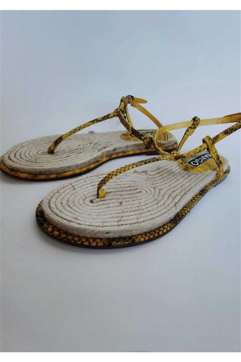 Mango Sarı Yılan Derisi Desenli Deri Sandalet