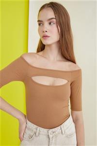 TRENDYOLMİLLA Camel Cut Out Detaylı Çıtçıtlı Örme Body TWOSS21BD0008