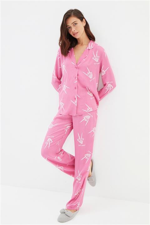 TRENDYOLMİLLA Fuşya Cadılar Bayramı Temalı Viskon Dokuma Pijama Takımı THMAW22PT1252