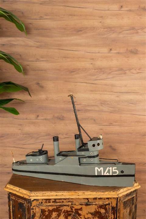 Su Üstünde M415 Savaş Gemisi Maketi
