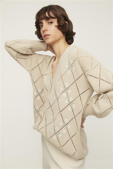 TRENDYOLMİLLA Taş Oversize Ajurlu Nakış Detaylı Triko Hırka TWOAW22HI1446