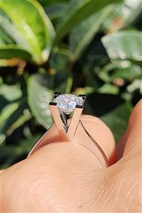 Crystal Diamond Zirconia Özel Kesim 1.01 Karat V Model Tektaş Yüzük