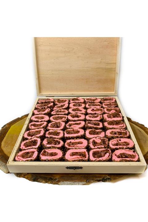 GEMİLİK Çilekli Negrolu Lokum Hediyelik Lokum Kutusu 2000 Gr