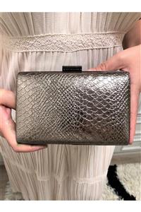 womenacs Platin Renk Kroko Desenli Abiye Portföy Clutch Kadın Çanta Elde Ve Uzun Askılı Kullanım