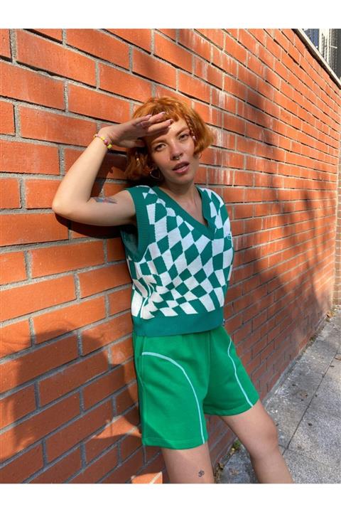 Fineapple Yeşil Overlok Detaylı Mom Fıt Bermuda Şort