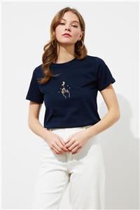 TRENDYOLMİLLA Lacivert Nakışlı Basic Örme T-Shirt TWOSS20TS0553