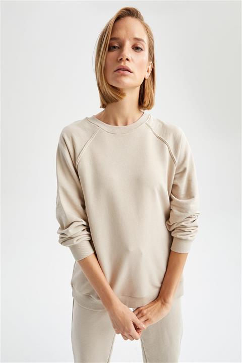 DeFacto Kadın Bej Basic Bisiklet Yaka Oversize Fit Sweatshirt V2697AZ21AU