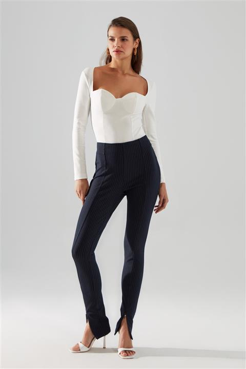 TRENDYOLMİLLA Ekru Kalp Yakalı Body TPRAW22BD0082