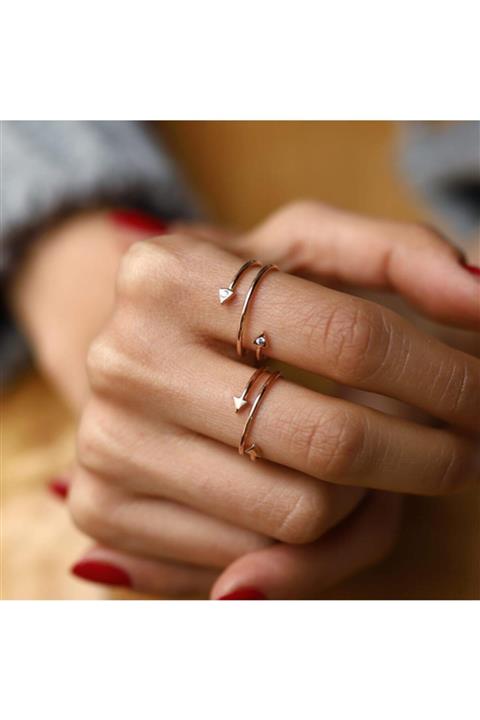 ByGoldenHouse Sarmal Üçgen Yüzük