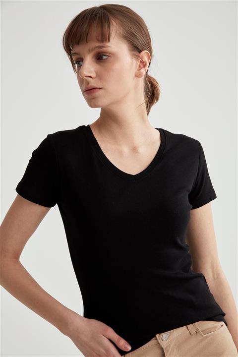 DeFacto Kadın Siyah V Yaka Basic Relax Fit Kısa Kollu Tişört I1080AZ21SP