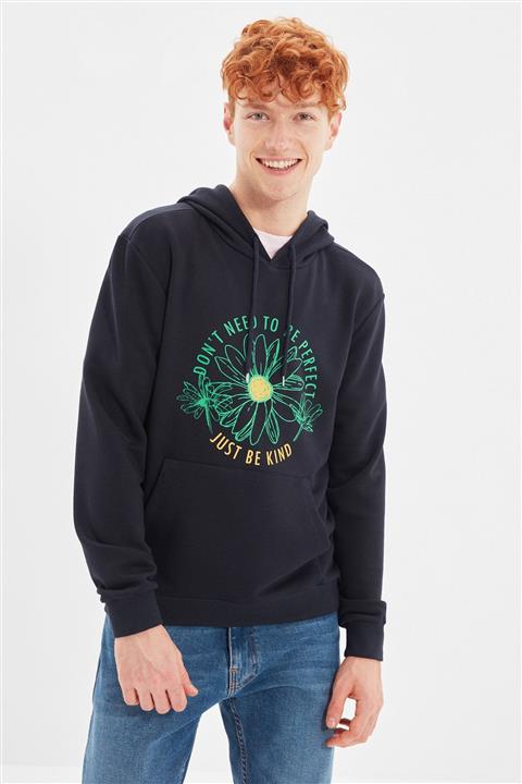 TRENDYOL MAN Lacivert Erkek Regular Fit Baskılı Kapüşonlu Sweatshirt TMNAW22SW0389