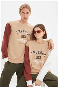 TRENDYOL MAN Camel Unisex Regular Baskılı Örme Sweatshirt TMNAW22SW1430