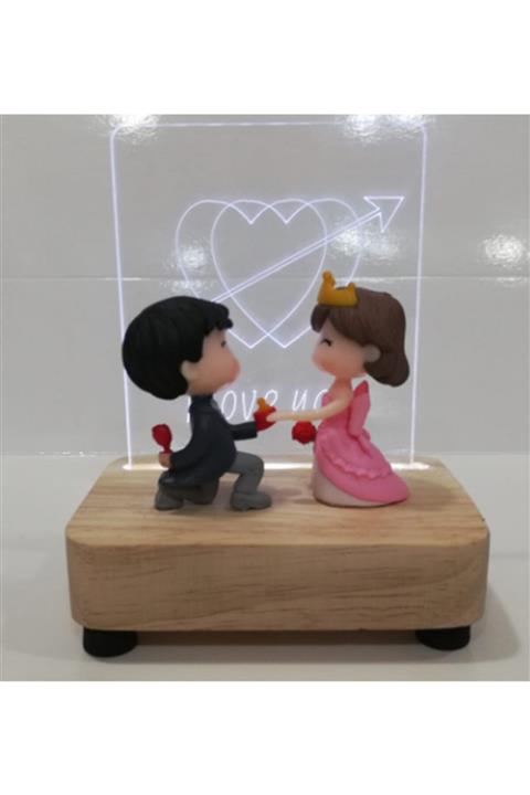 LAUREL DREAM Işıklı Cam Önünde Oturan Sevgililer Biblosu