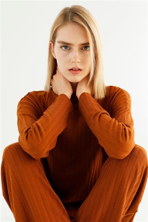 Siyah İnci Tarçın Balıkçı Yaka Alt-üst Triko Takım