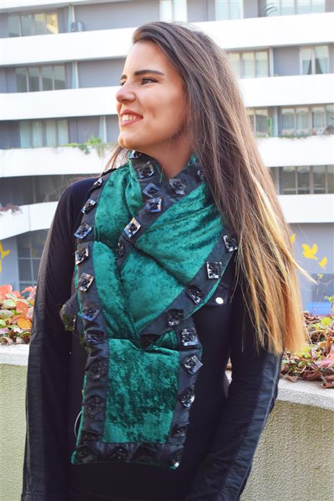 GZ Design Siyah Işlemeli Yeşil Kadife Atkı